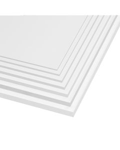 Acrylglasplatten gestapelt in Transparent.